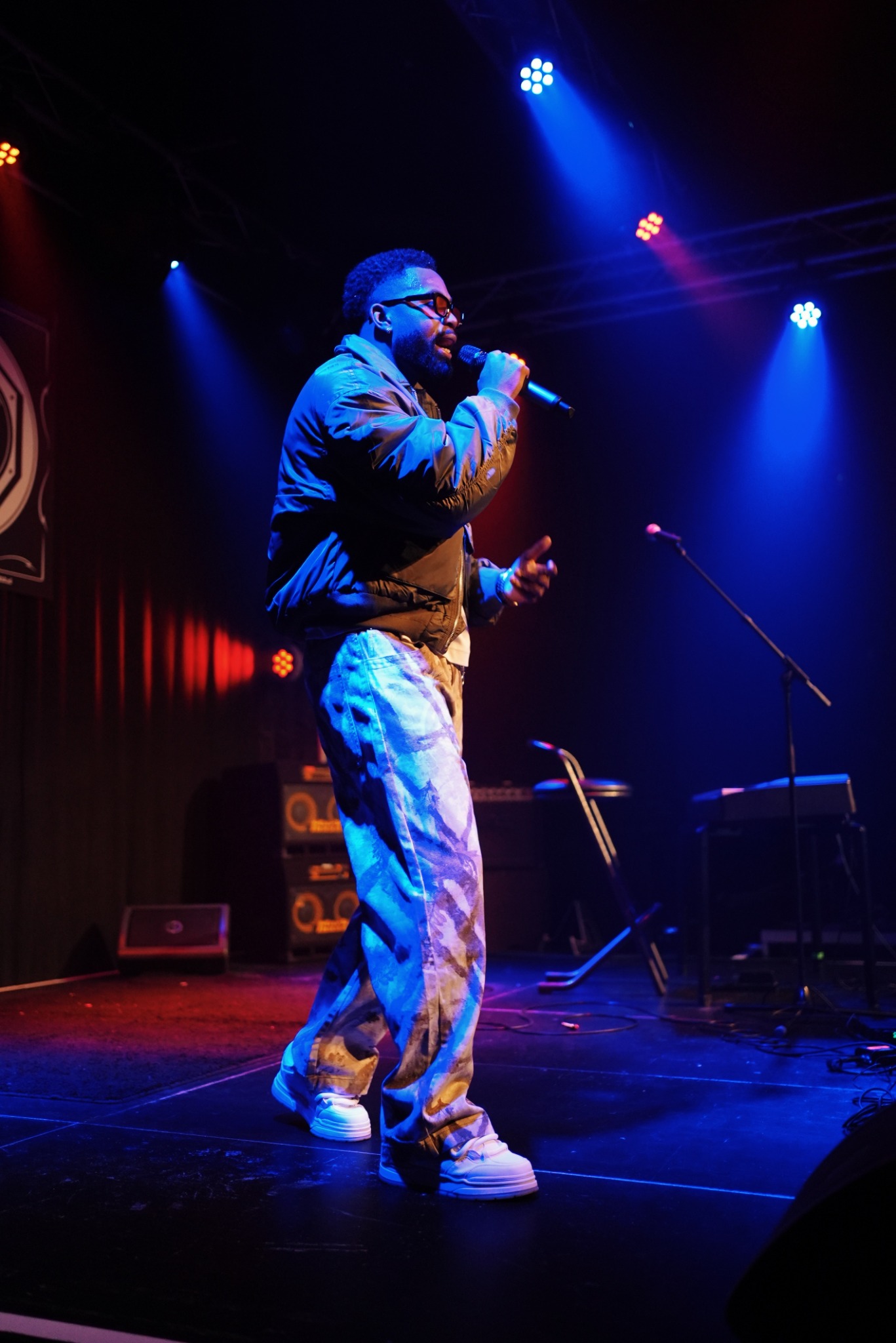 LORAYNN live stage performance